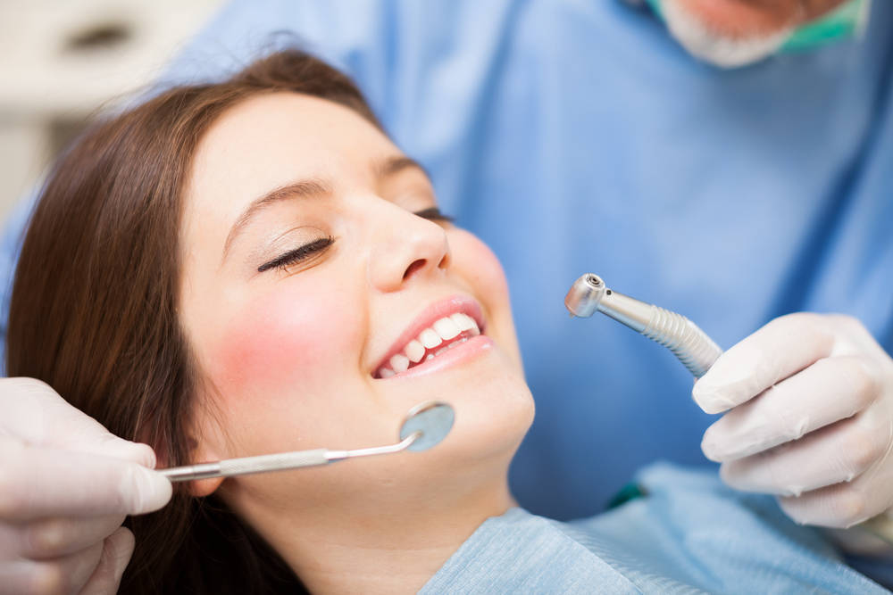 ¿Es buena idea contratar un seguro dental?